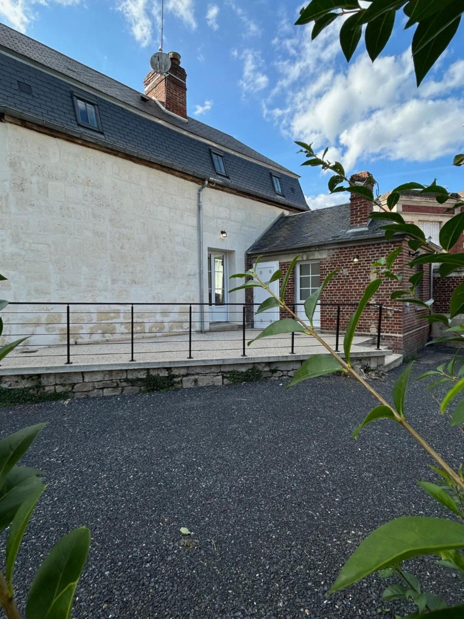 Maison 2 Chambres Avec Parking Et Jardin Noyon Buitenkant foto